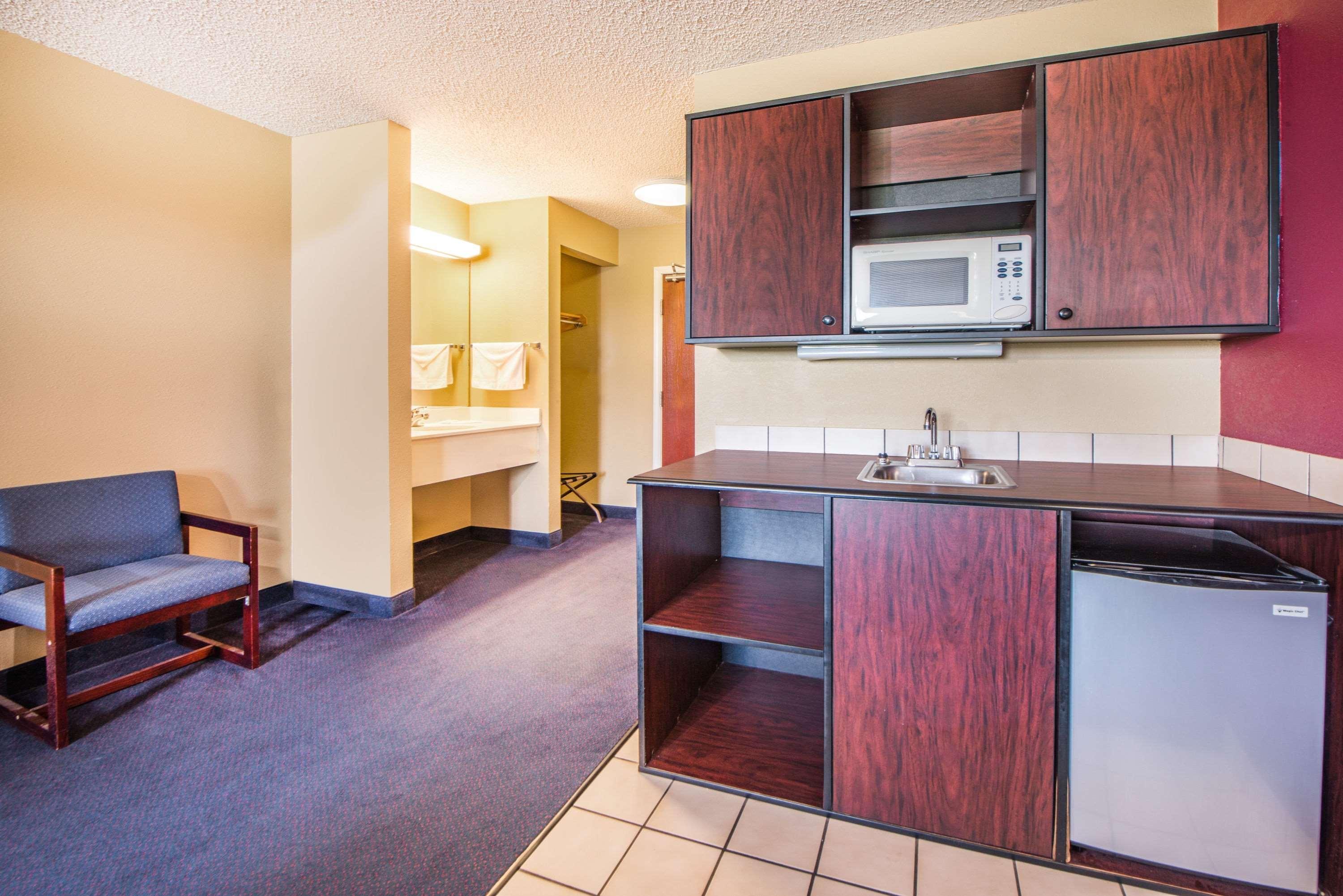 Super 8 By Wyndham Big Cabin/Vinita Area Exterior photo