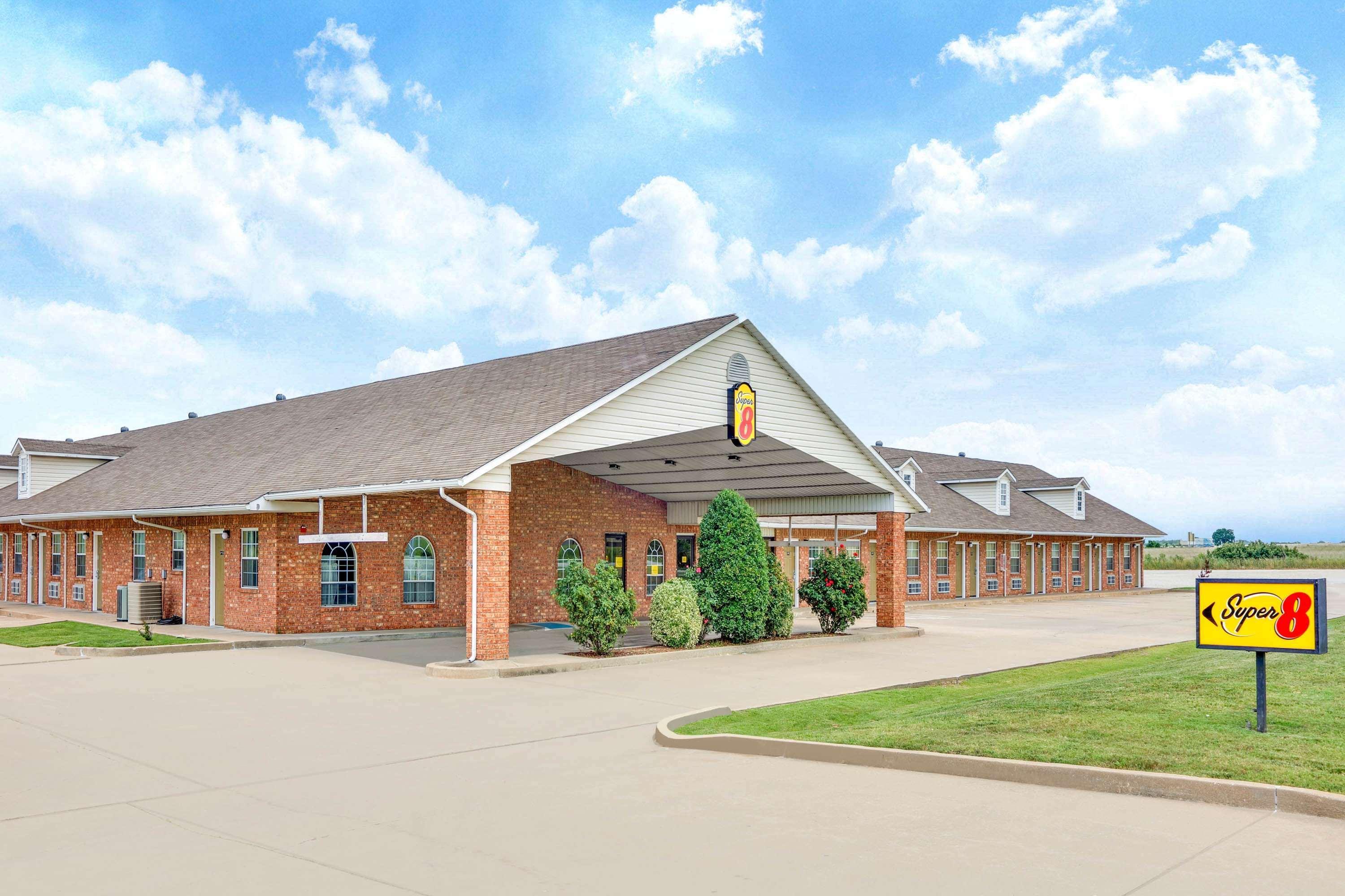 Super 8 By Wyndham Big Cabin/Vinita Area Exterior photo