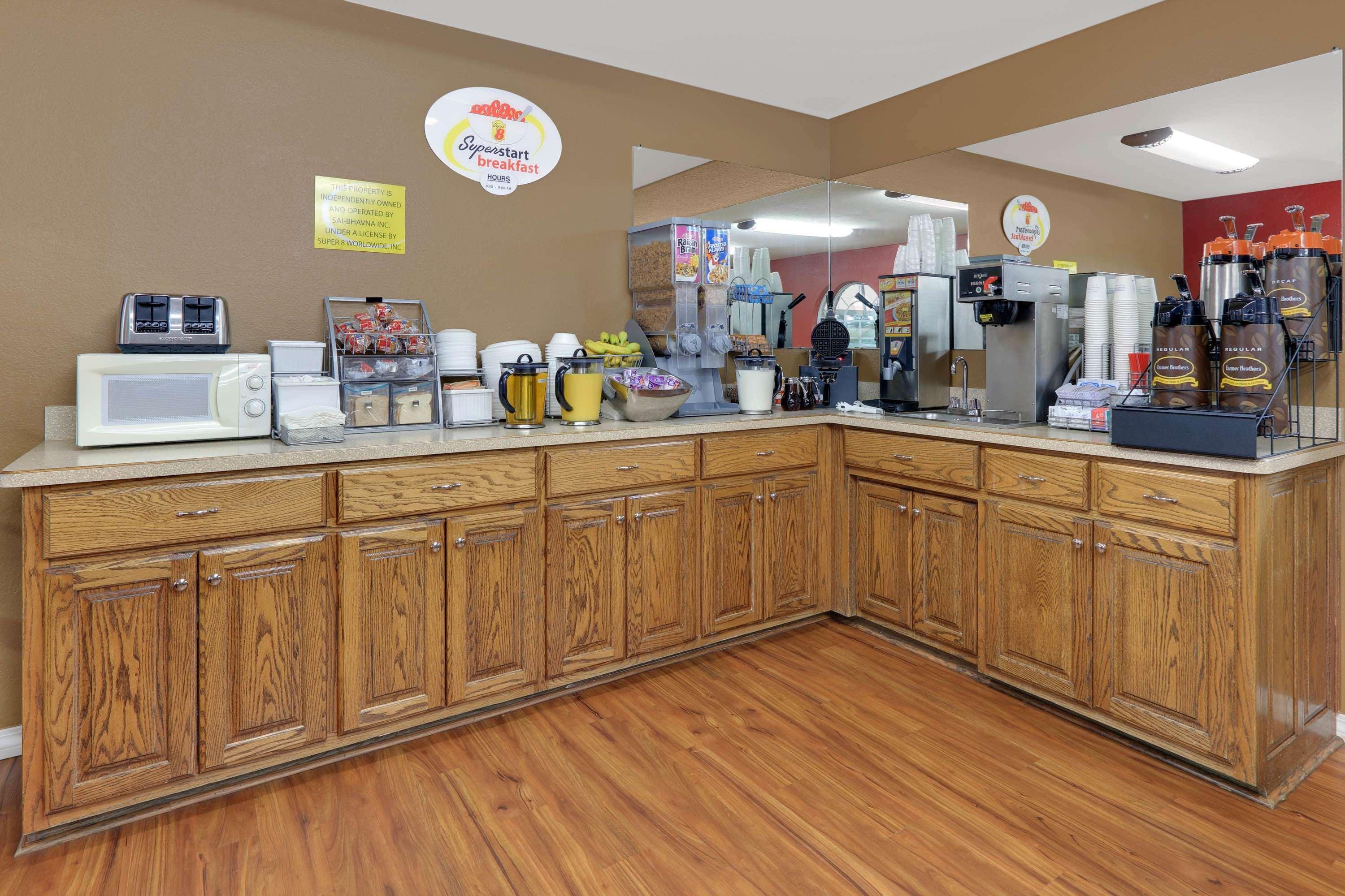 Super 8 By Wyndham Big Cabin/Vinita Area Exterior photo