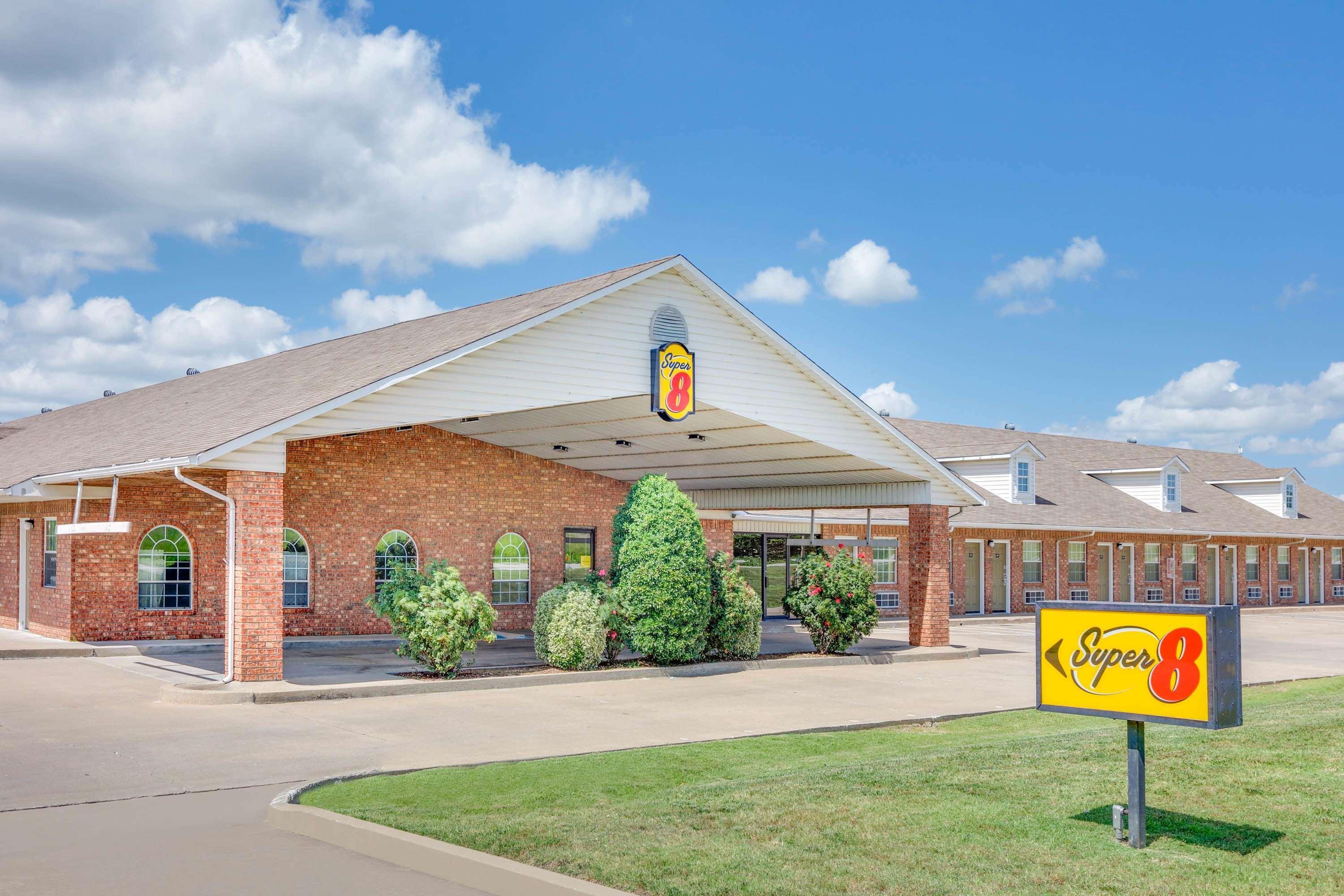 Super 8 By Wyndham Big Cabin/Vinita Area Exterior photo