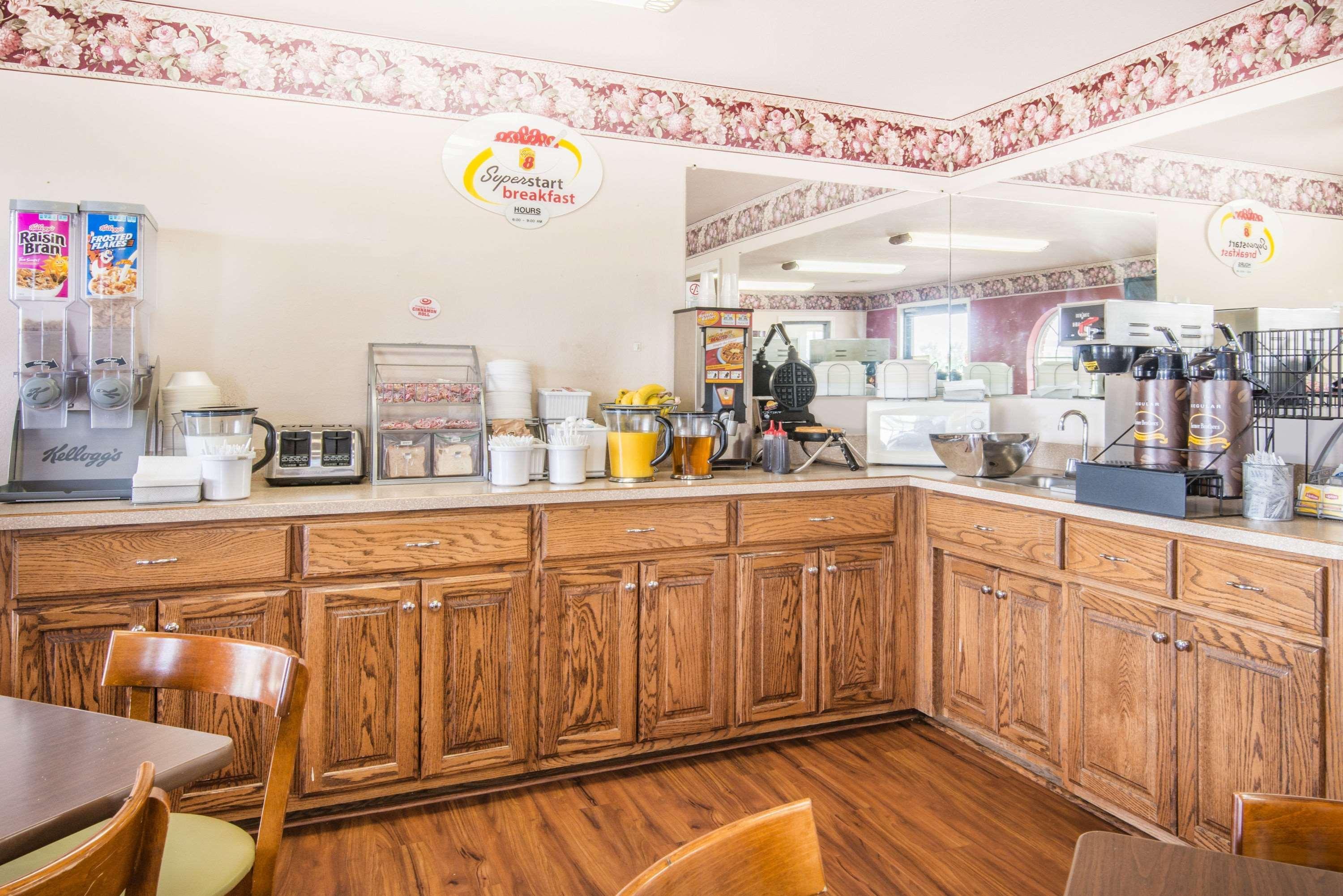 Super 8 By Wyndham Big Cabin/Vinita Area Exterior photo