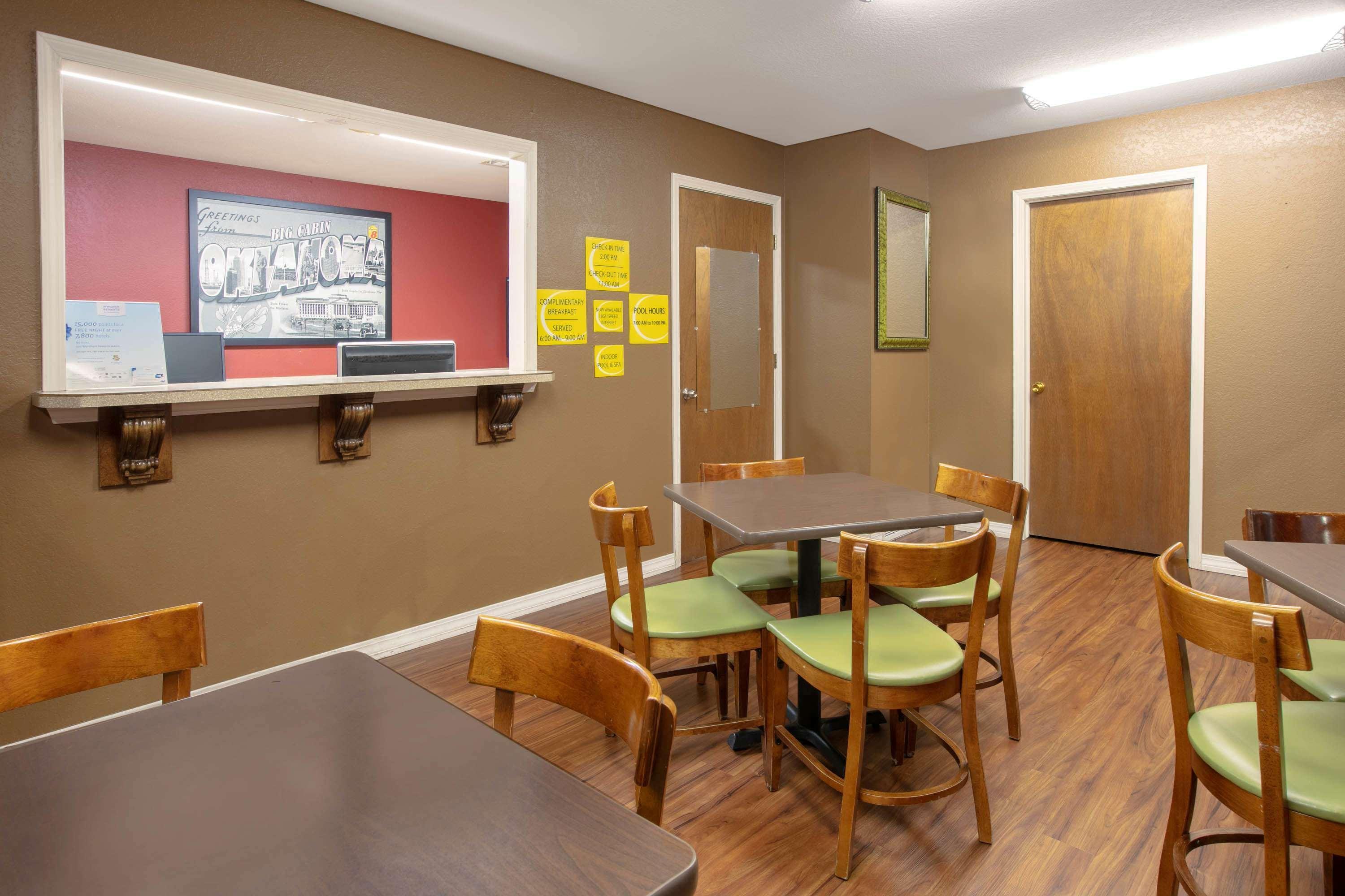 Super 8 By Wyndham Big Cabin/Vinita Area Exterior photo