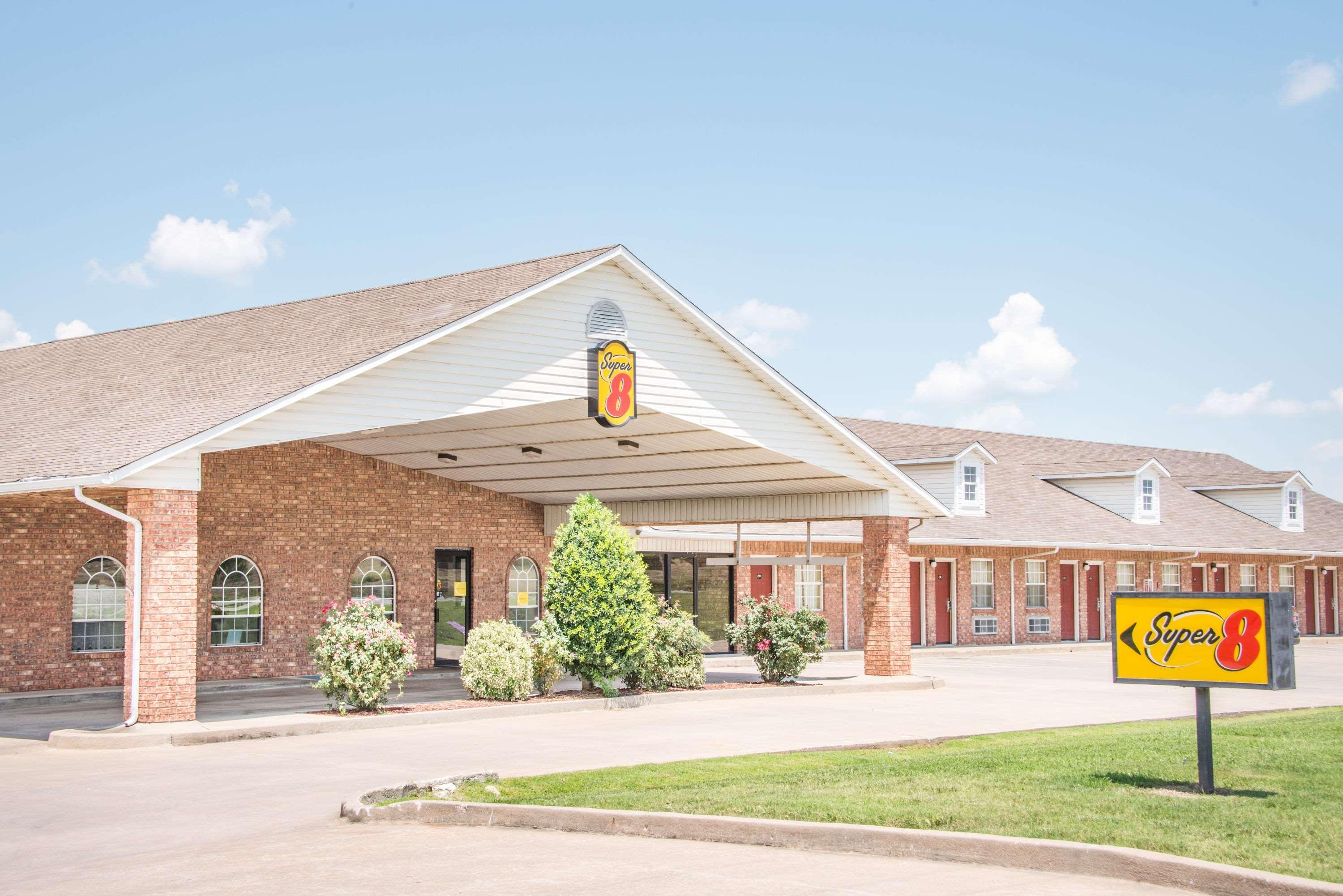 Super 8 By Wyndham Big Cabin/Vinita Area Exterior photo