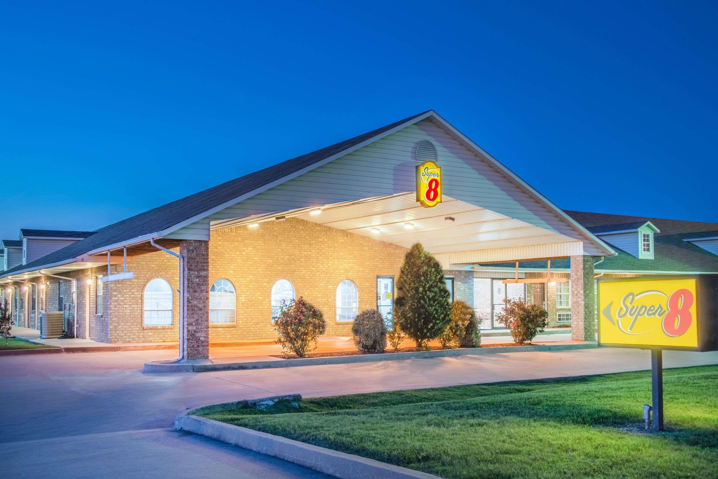 Super 8 By Wyndham Big Cabin/Vinita Area Exterior photo